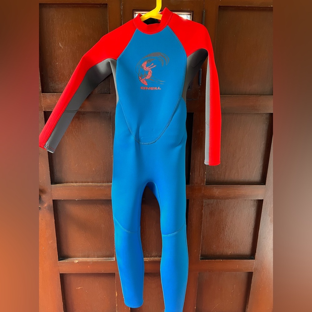 O'Neill reactor 3/2mm thick Kids Sulf/Swim full Wetsuit - almost new